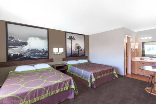 Imagen de la habitación del Hotel Super 8 By Wyndham Canoga Park. Foto 3