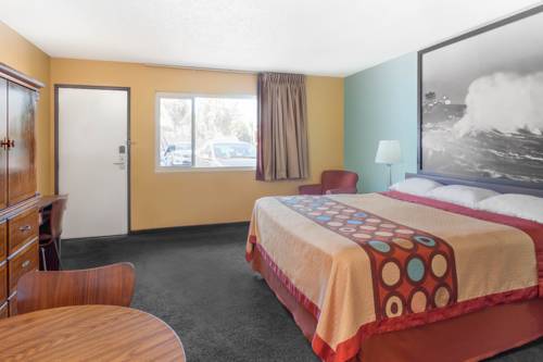 Imagen de la habitación del Hotel Super 8 By Wyndham Canoga Park. Foto 4