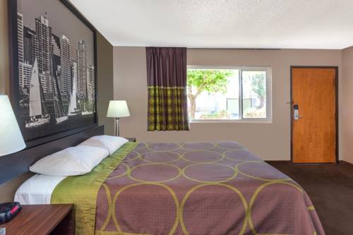 Imagen de la habitación del Hotel Super 8 By Wyndham Canoga Park. Foto 5