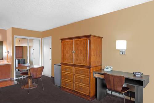 Imagen de la habitación del Hotel Super 8 By Wyndham Canoga Park. Foto 8
