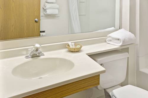 Imagen de la habitación del Hotel Super 8 By Wyndham Canonsburg/pittsburgh Area. Foto 10
