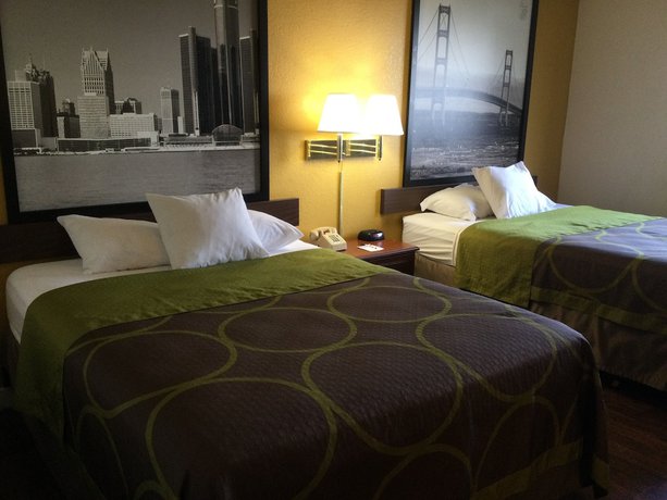 Imagen de la habitación del Hotel Super 8 By Wyndham Canton/livonia Area. Foto 11