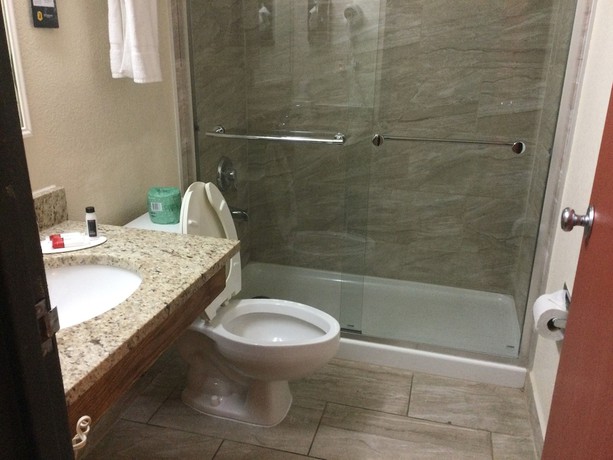 Imagen de la habitación del Hotel Super 8 By Wyndham Canton/livonia Area. Foto 15