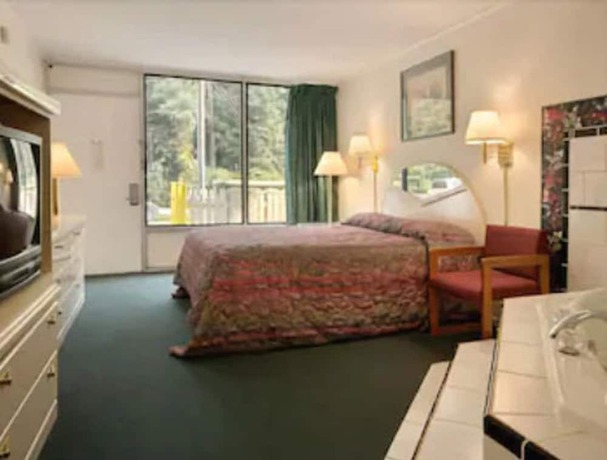 Imagen de la habitación del Hotel Super 8 By Wyndham Carlisle North. Foto 6