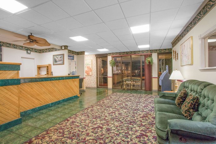 Imagen de los interiores del Hotel Super 8 By Wyndham Carlisle North. Foto 16