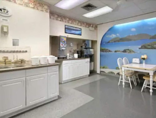 Imagen del bar/restaurante del Hotel Super 8 By Wyndham Carlisle North. Foto 3