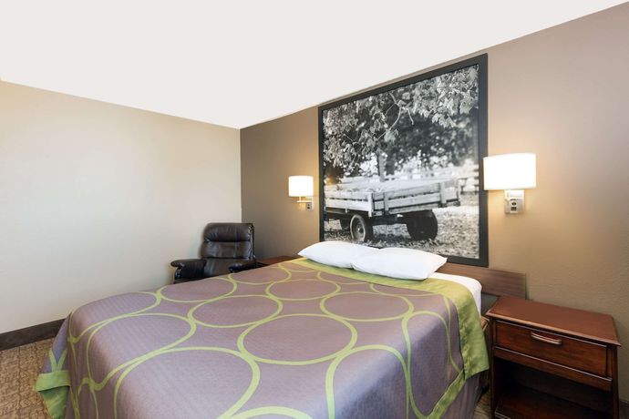 Imagen de la habitación del Hotel Super 8 By Wyndham Carroll. Foto 7