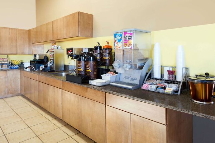 Imagen del bar/restaurante del Hotel Super 8 By Wyndham Carroll. Foto 4