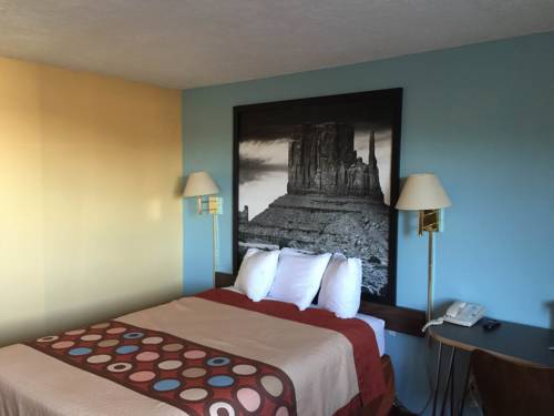 Imagen de la habitación del Hotel Super 8 By Wyndham Cedar City. Foto 3