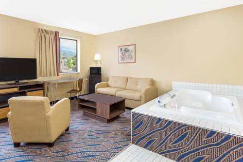Imagen de la habitación del Hotel Super 8 By Wyndham Cedar City. Foto 4