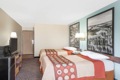 Imagen de la habitación del Hotel Super 8 By Wyndham Cedar City. Foto 6