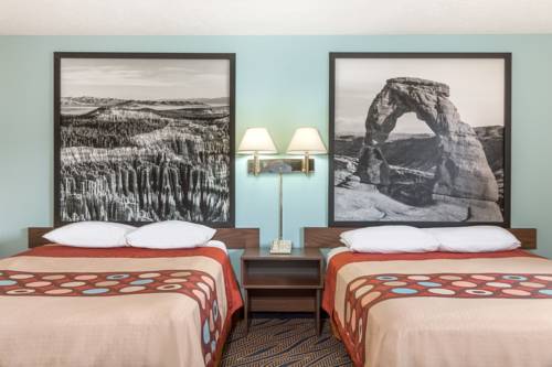 Imagen de la habitación del Hotel Super 8 By Wyndham Cedar City. Foto 10