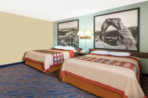 Imagen de la habitación del Hotel Super 8 By Wyndham Cedar City. Foto 11
