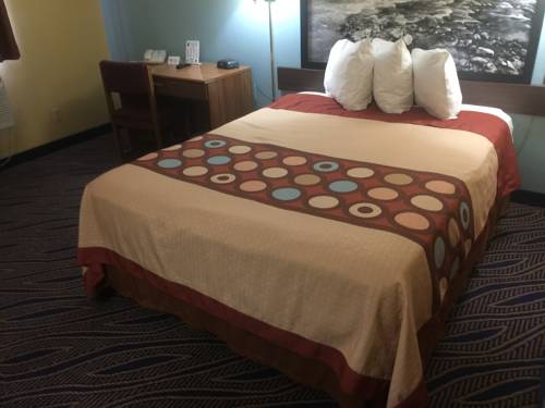 Imagen de la habitación del Hotel Super 8 By Wyndham Cedar City. Foto 12