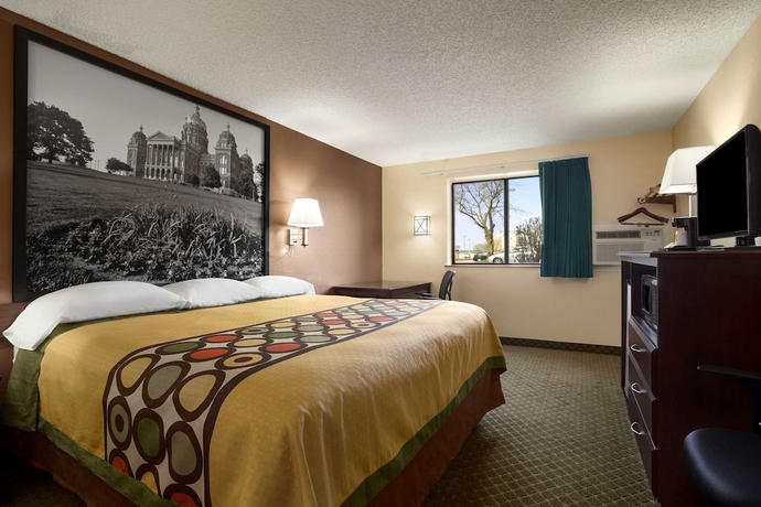 Imagen de la habitación del Hotel Super 8 By Wyndham Cedar Rapids. Foto 4