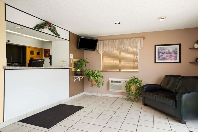 Imagen de los interiores del Hotel Super 8 By Wyndham Cedar Rapids. Foto 8