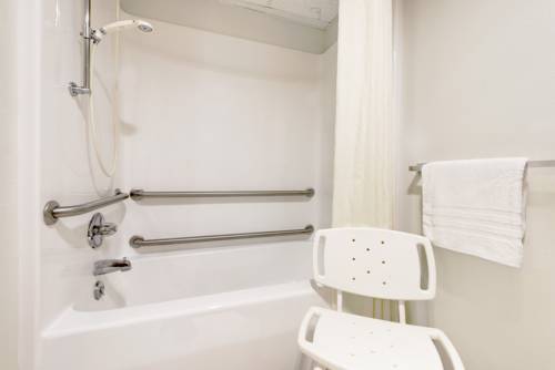 Imagen de la habitación del Hotel Super 8 By Wyndham Centerville. Foto 8