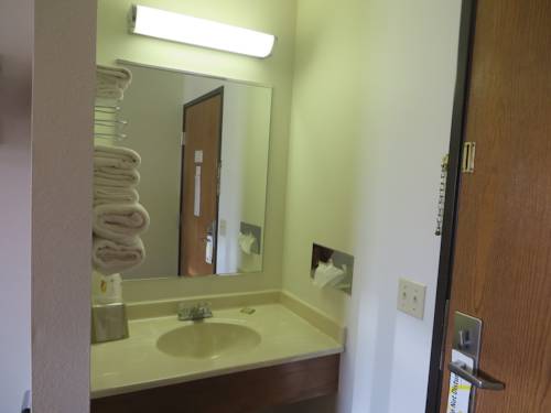 Imagen de la habitación del Hotel Super 8 By Wyndham Centerville. Foto 16