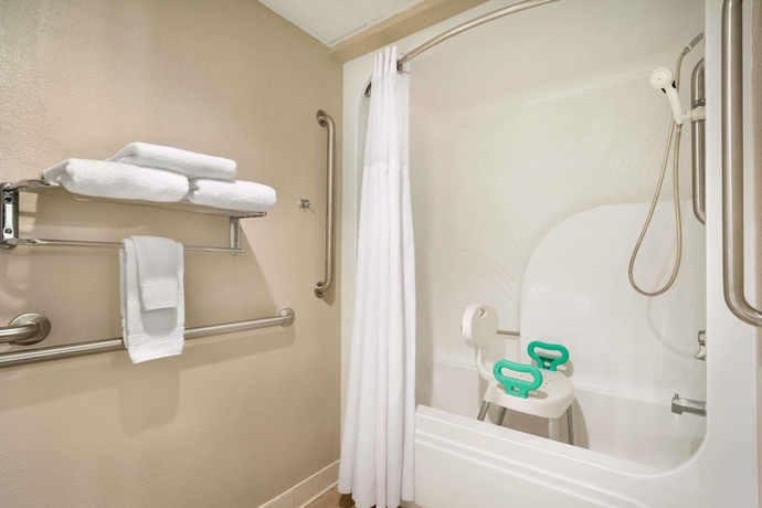 Imagen de la habitación del Hotel Super 8 By Wyndham Chambersburg I-81. Foto 6