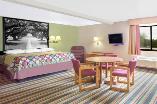 Imagen de la habitación del Hotel Super 8 By Wyndham Champaign. Foto 4