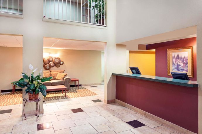Imagen de los interiores del Hotel Super 8 By Wyndham Chandler Phoenix. Foto 10