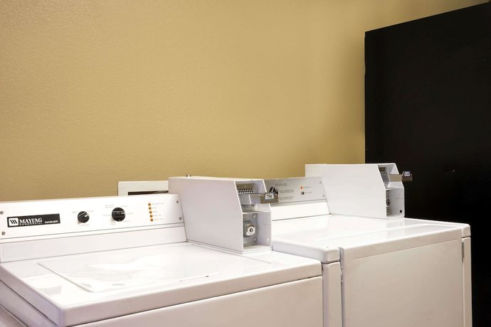 Imagen de los interiores del Hotel Super 8 By Wyndham Chandler Phoenix. Foto 11