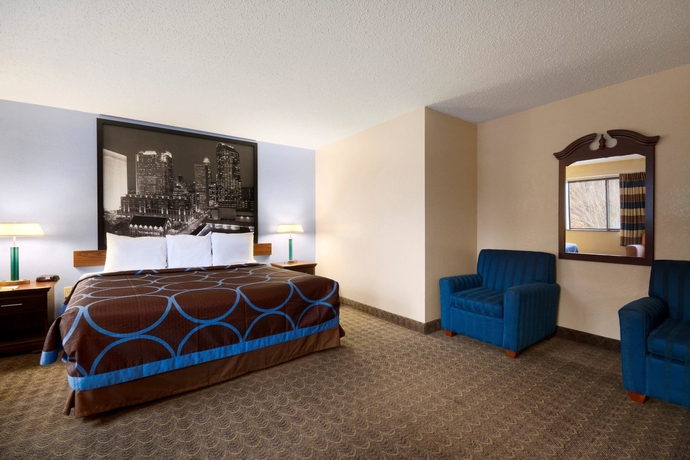 Imagen de la habitación del Hotel Super 8 By Wyndham Charlotte University. Foto 7