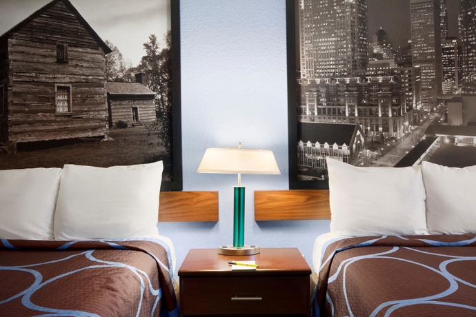 Imagen de la habitación del Hotel Super 8 By Wyndham Charlotte University. Foto 8