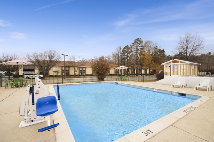 Imagen de la piscina del Hotel Super 8 By Wyndham Charlotte University. Foto 13