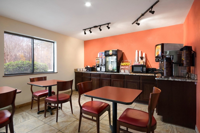 Imagen del bar/restaurante del Hotel Super 8 By Wyndham Charlotte University. Foto 3