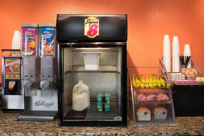 Imagen del bar/restaurante del Hotel Super 8 By Wyndham Charlotte University. Foto 4