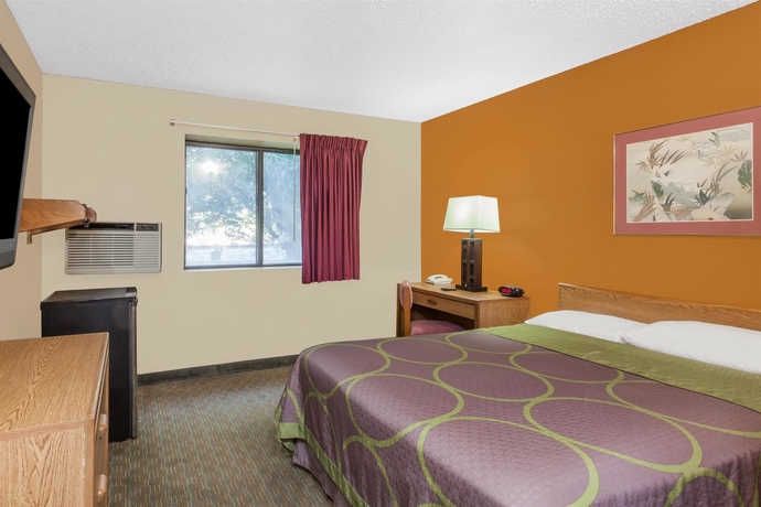 Imagen de la habitación del Hotel Super 8 By Wyndham Charlotte/amusement Park Area. Foto 10