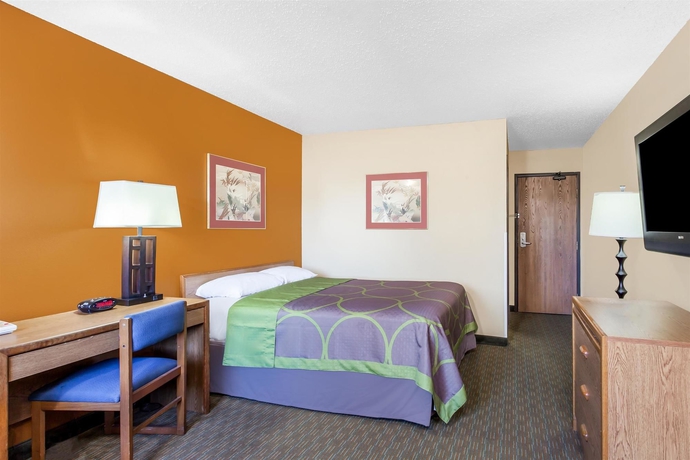 Imagen de la habitación del Hotel Super 8 By Wyndham Charlotte/amusement Park Area. Foto 11