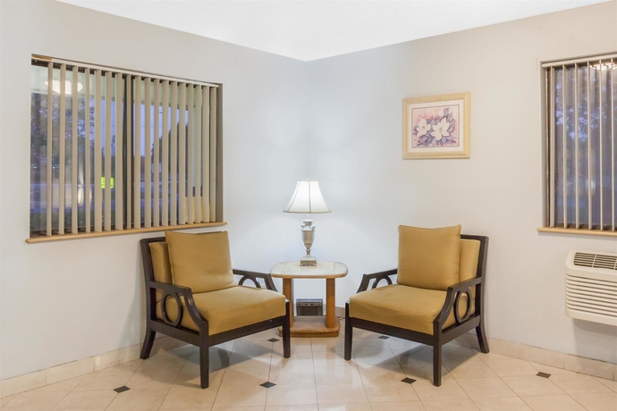 Imagen de los interiores del Hotel Super 8 By Wyndham Charlotte/amusement Park Area. Foto 15