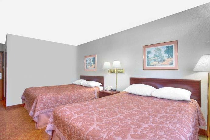 Imagen de la habitación del Hotel Super 8 By Wyndham Charlottesville. Foto 4
