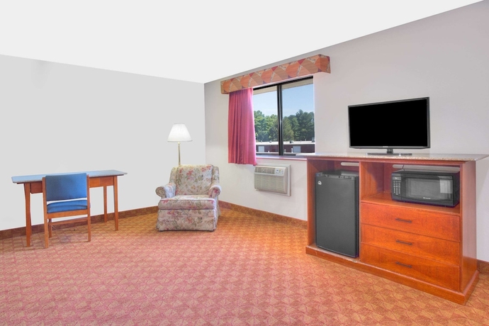 Imagen de la habitación del Hotel Super 8 By Wyndham Charlottesville. Foto 10