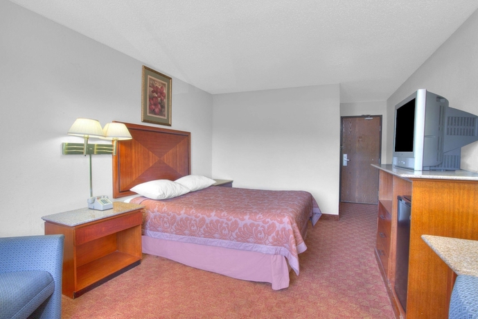 Imagen de la habitación del Hotel Super 8 By Wyndham Charlottesville. Foto 13
