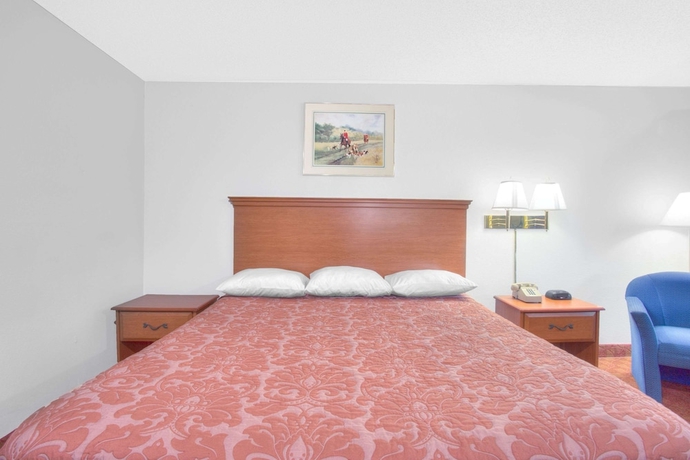 Imagen de la habitación del Hotel Super 8 By Wyndham Charlottesville. Foto 14