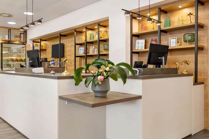Imagen de los interiores del Hotel Super 8 By Wyndham Chemnitz. Foto 18