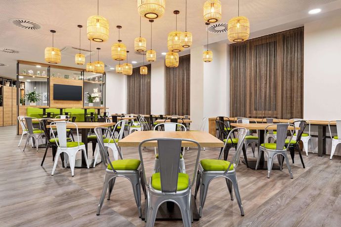 Imagen del bar/restaurante del Hotel Super 8 By Wyndham Chemnitz. Foto 3