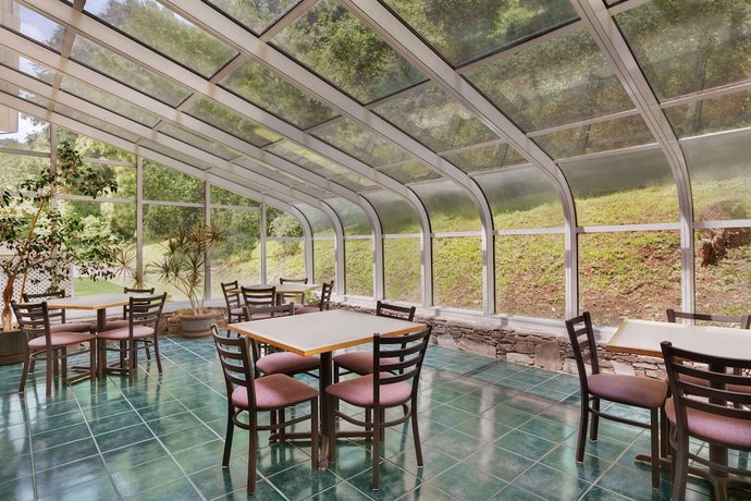Imagen del bar/restaurante del Hotel Super 8 By Wyndham Cherokee. Foto 2