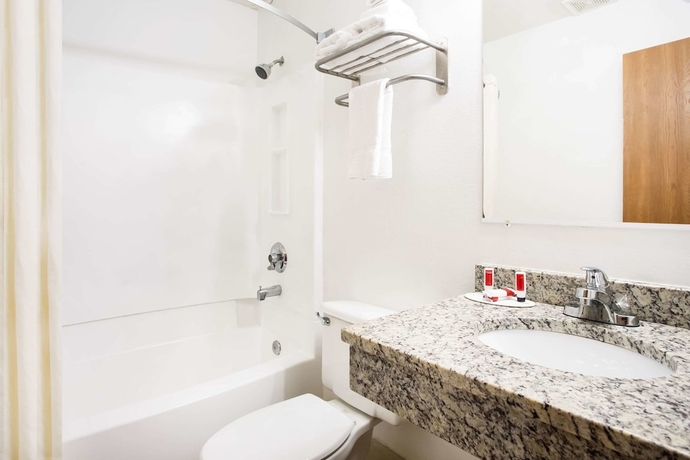 Imagen de la habitación del Hotel Super 8 By Wyndham Chester/richmond Area. Foto 9