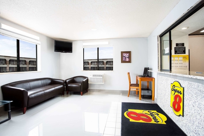 Imagen de los interiores del Hotel Super 8 By Wyndham Chester/richmond Area. Foto 13