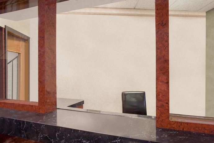 Imagen de los interiores del Hotel Super 8 By Wyndham Chicago Il. Foto 14