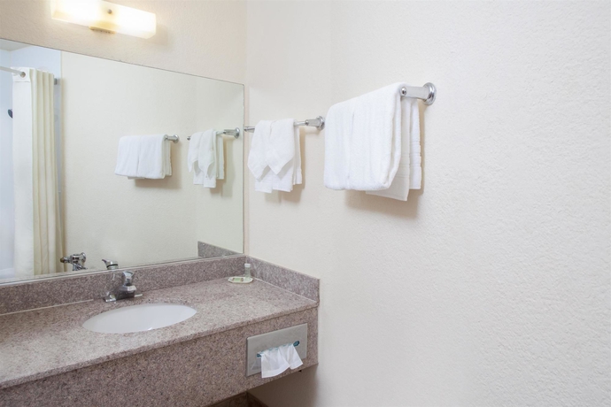 Imagen de la habitación del Hotel Super 8 By Wyndham Chicago Il. Foto 11