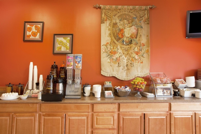 Imagen del bar/restaurante del Hotel Super 8 By Wyndham Chicago Northlake O'hare South. Foto 6