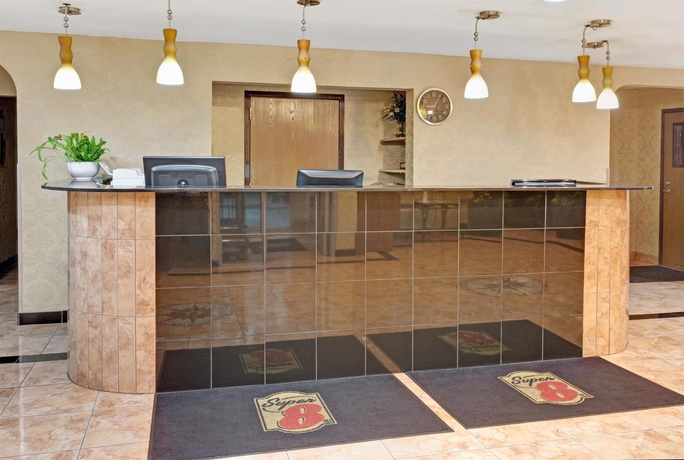 Imagen de los interiores del Hotel Super 8 By Wyndham Chicago O'hare Airport. Foto 13