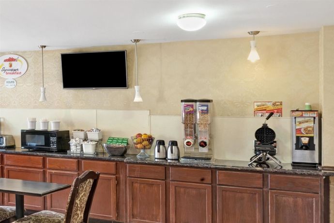 Imagen del bar/restaurante del Hotel Super 8 By Wyndham Chicago O'hare Airport. Foto 3