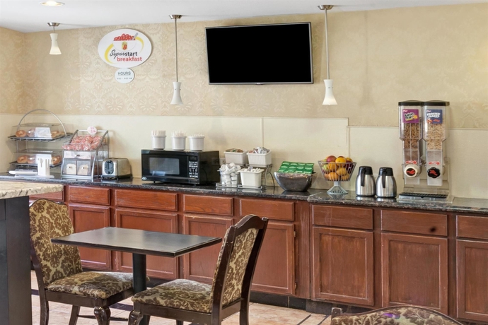 Imagen del bar/restaurante del Hotel Super 8 By Wyndham Chicago O'hare Airport. Foto 4