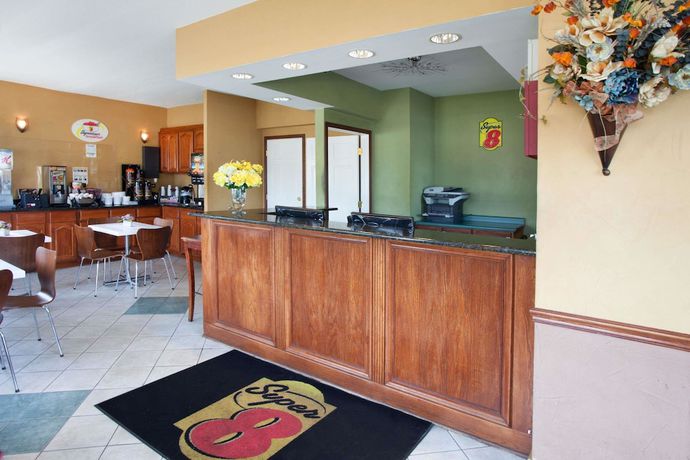 Imagen de los interiores del Hotel Super 8 By Wyndham Chicago/rosemont/o'hare/se. Foto 12